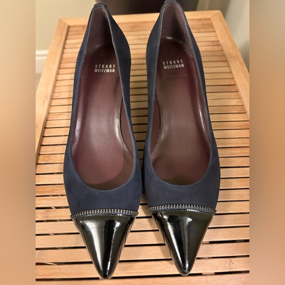 Stuart Weitzman kitten heels Navy Suede, black patent toe. Zipper detail. - Picture 2 of 5